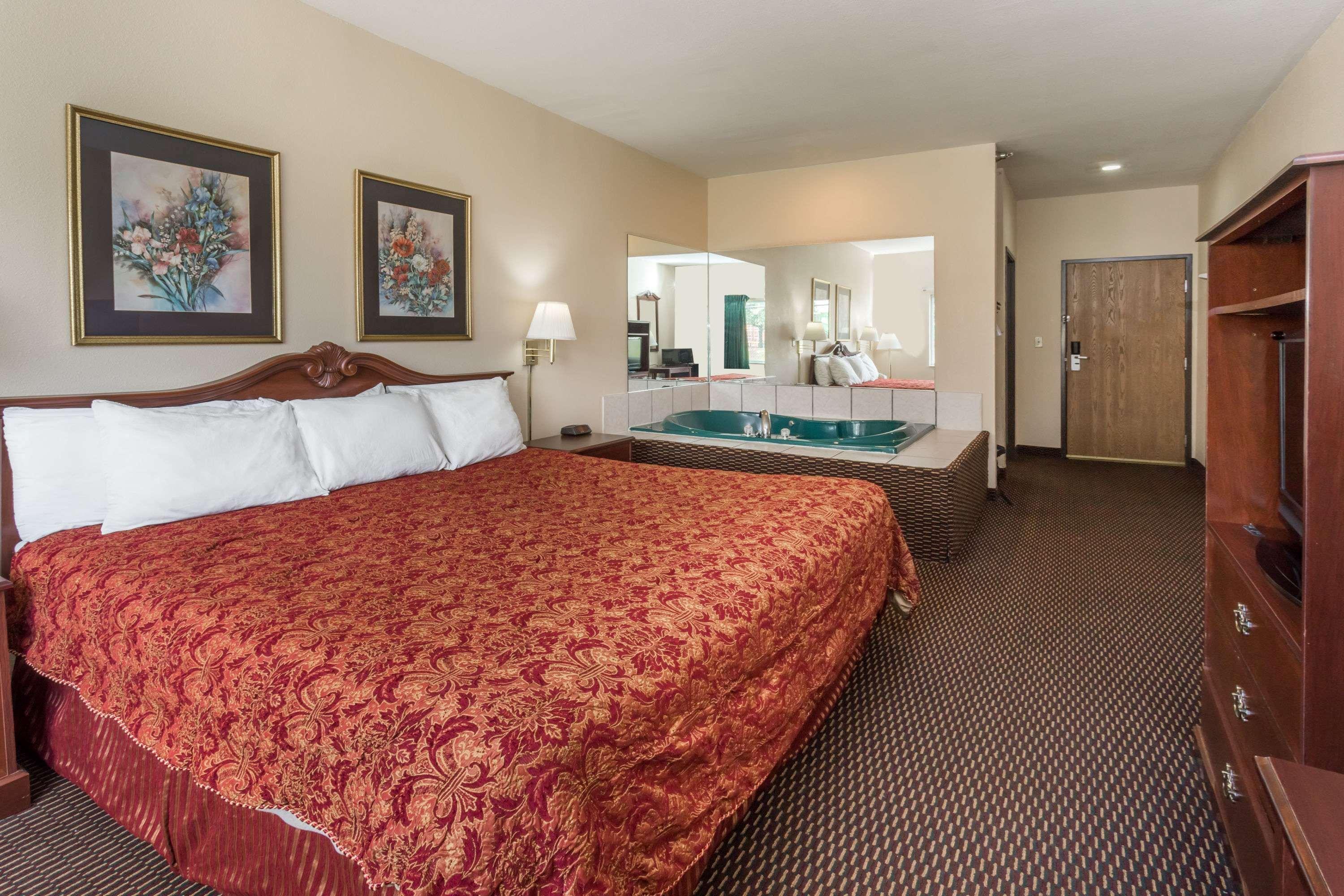 Days Inn & Suites By Wyndham Of Morris מראה חיצוני תמונה