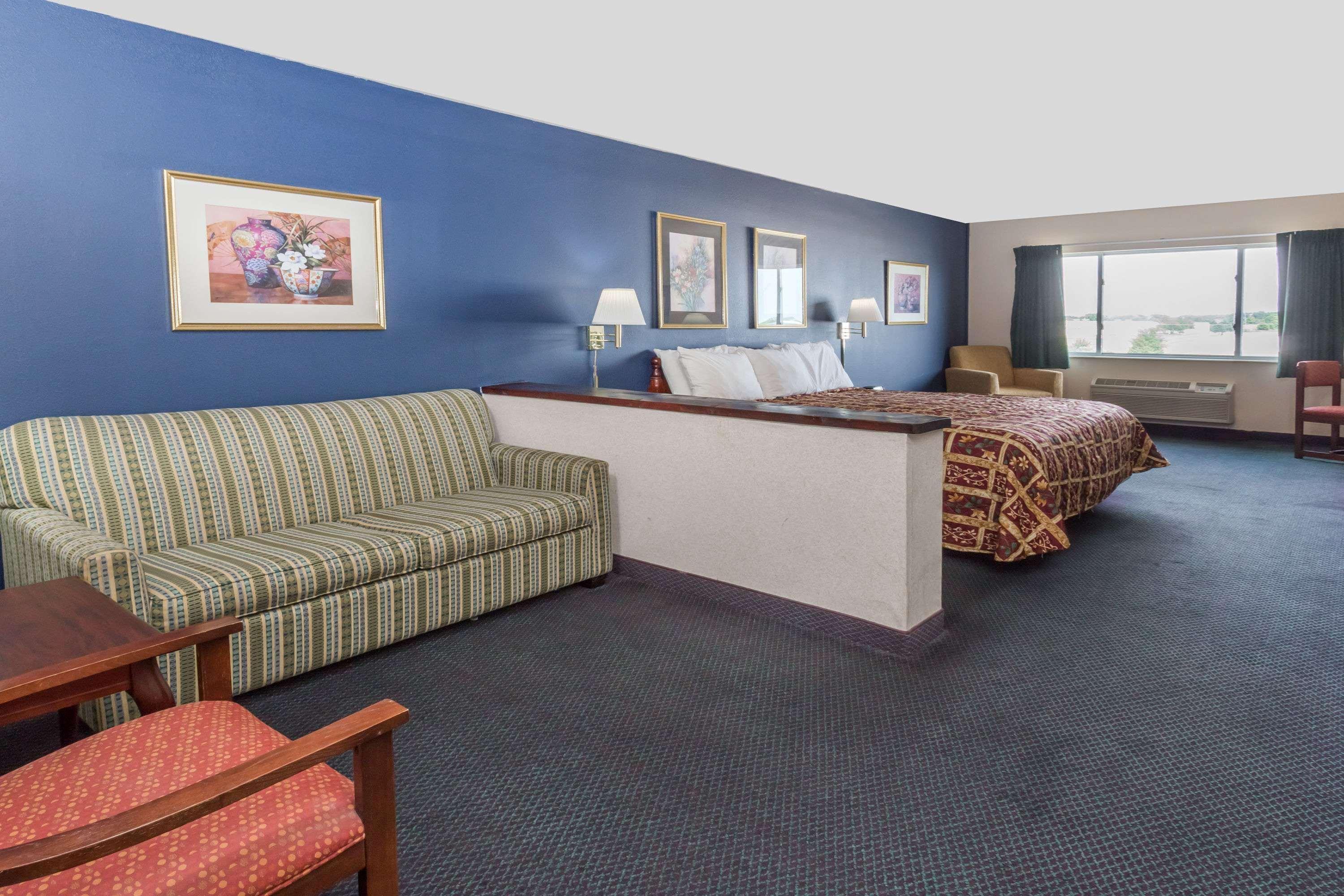 Days Inn & Suites By Wyndham Of Morris מראה חיצוני תמונה
