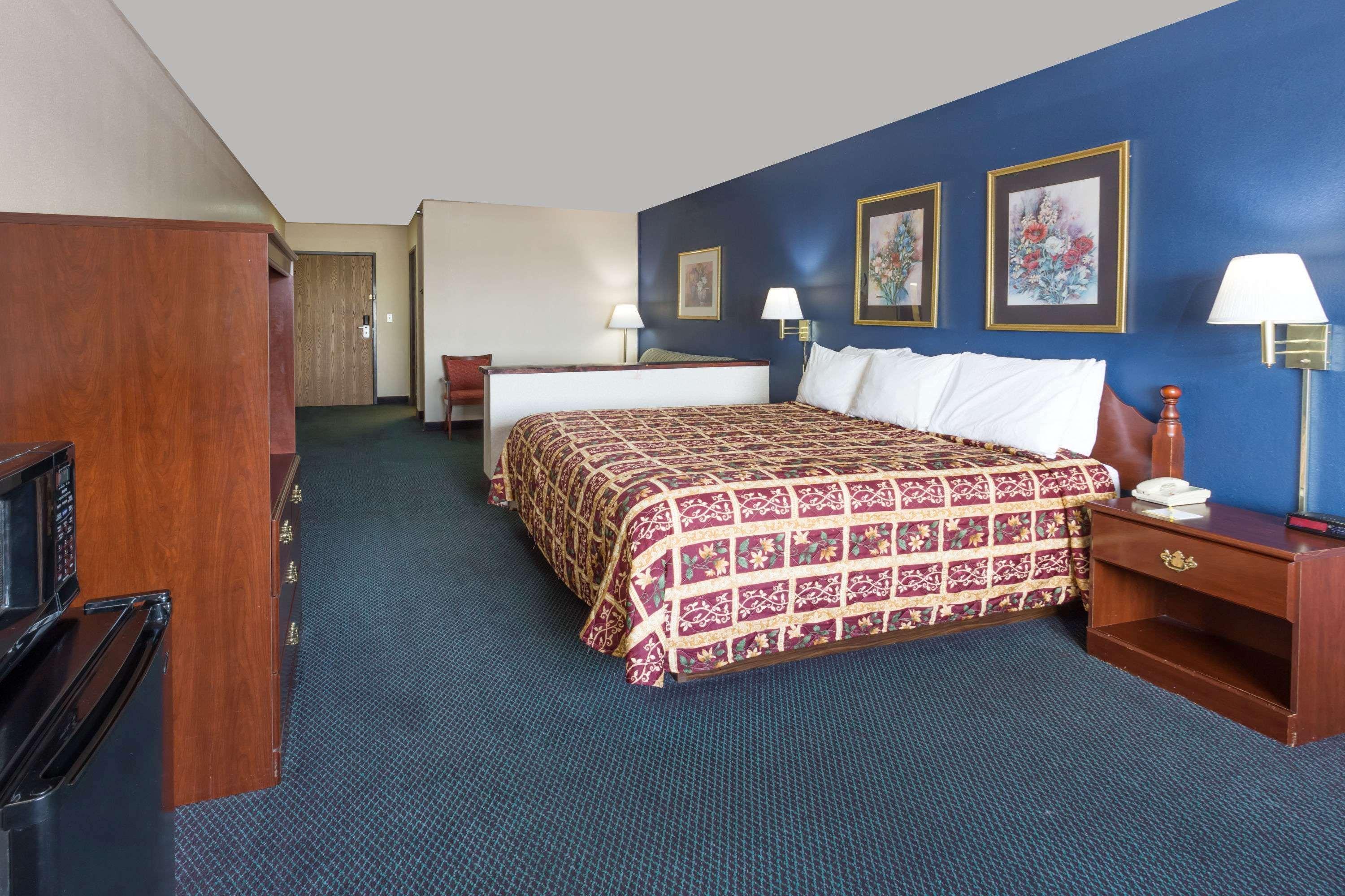 Days Inn & Suites By Wyndham Of Morris מראה חיצוני תמונה