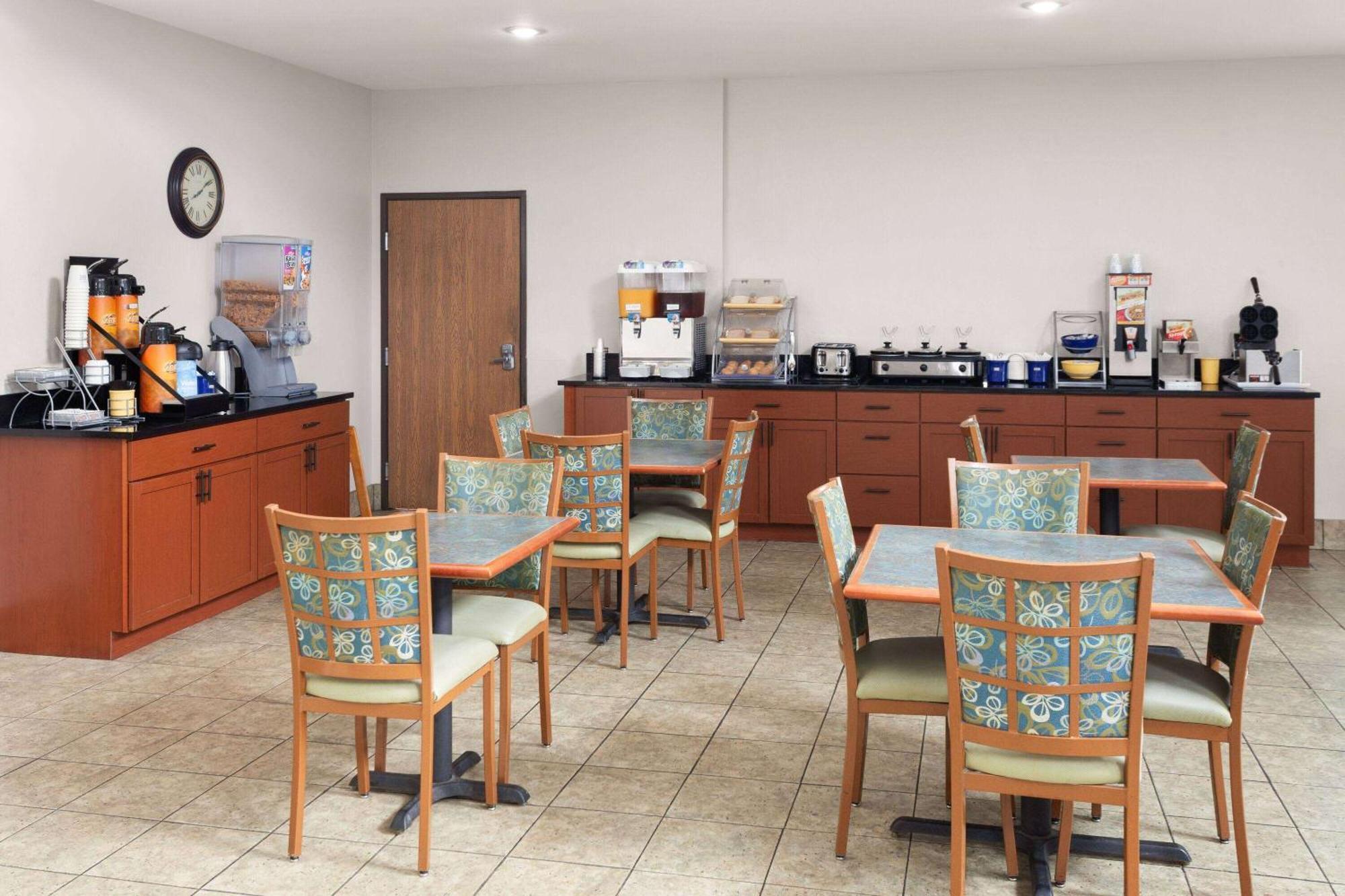 Days Inn & Suites By Wyndham Of Morris מראה חיצוני תמונה