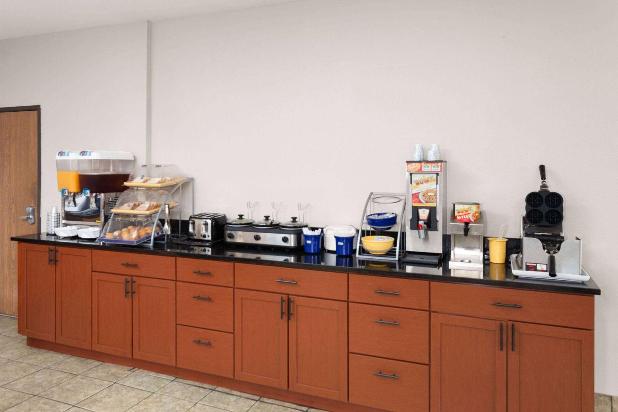 Days Inn & Suites By Wyndham Of Morris מראה חיצוני תמונה