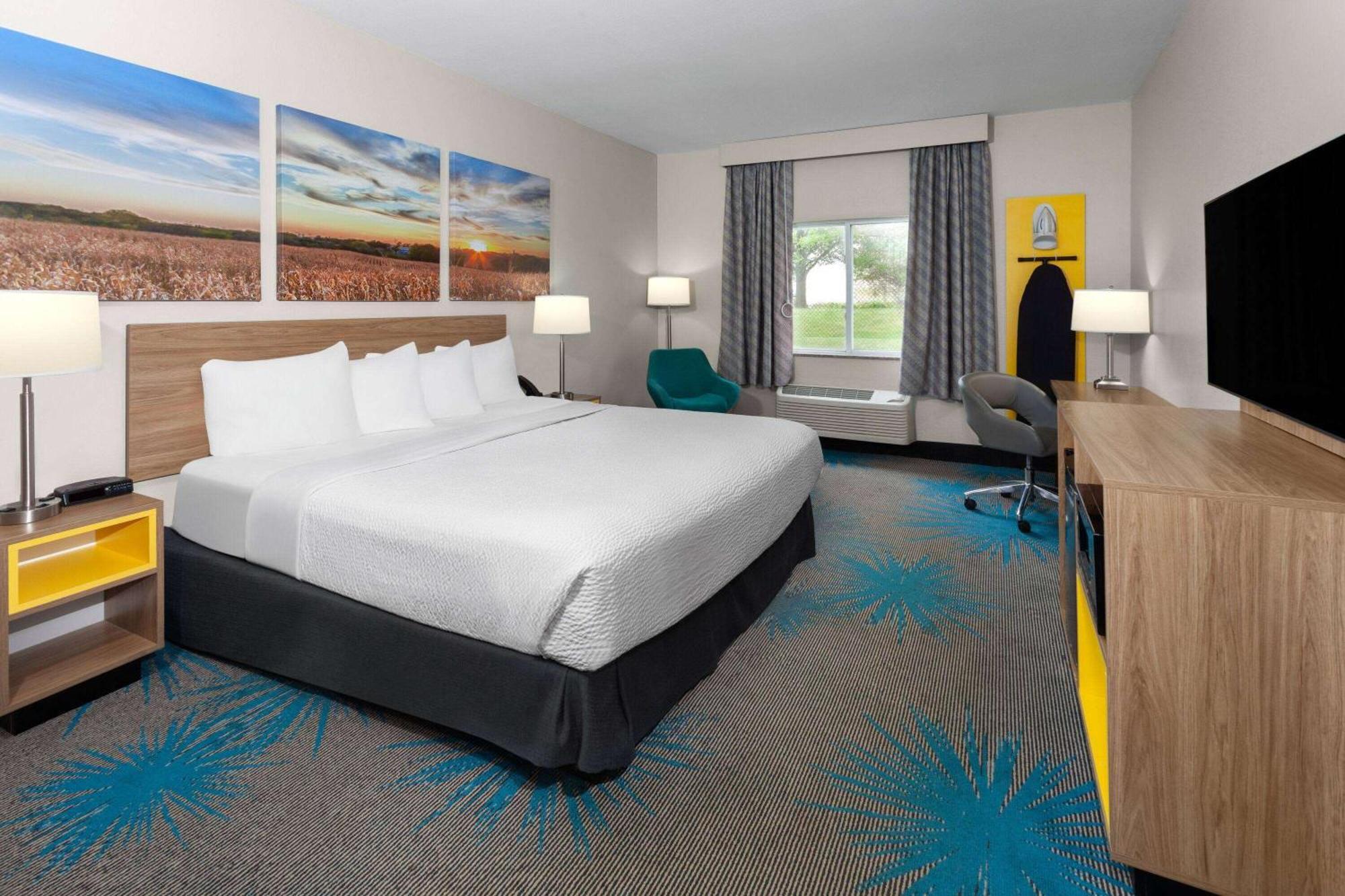 Days Inn & Suites By Wyndham Of Morris מראה חיצוני תמונה