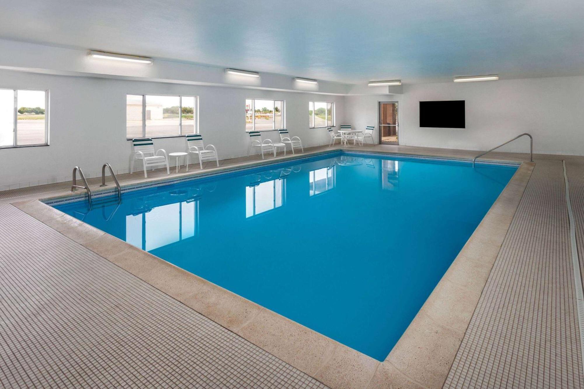 Days Inn & Suites By Wyndham Of Morris מראה חיצוני תמונה