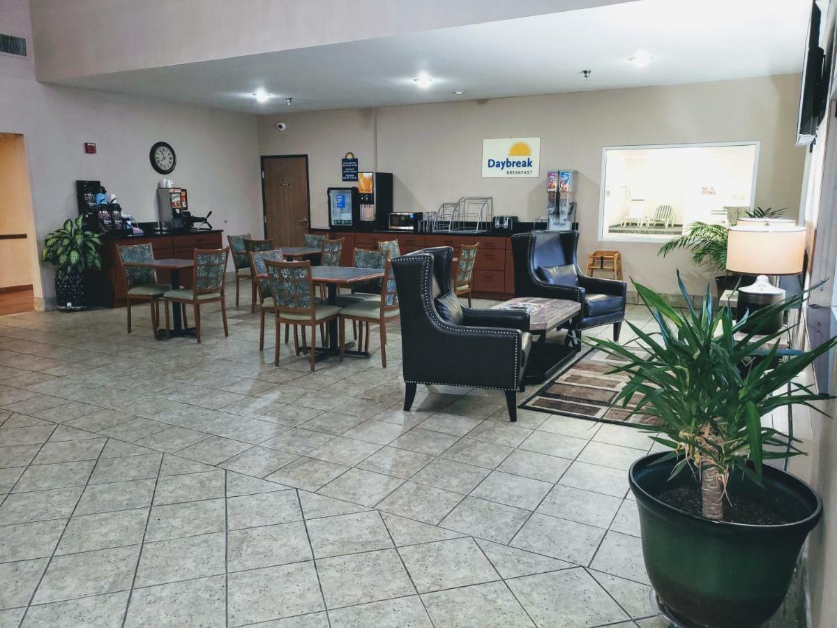 Days Inn & Suites By Wyndham Of Morris מראה חיצוני תמונה
