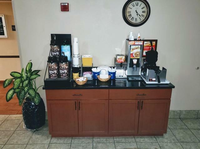 Days Inn & Suites By Wyndham Of Morris מראה חיצוני תמונה